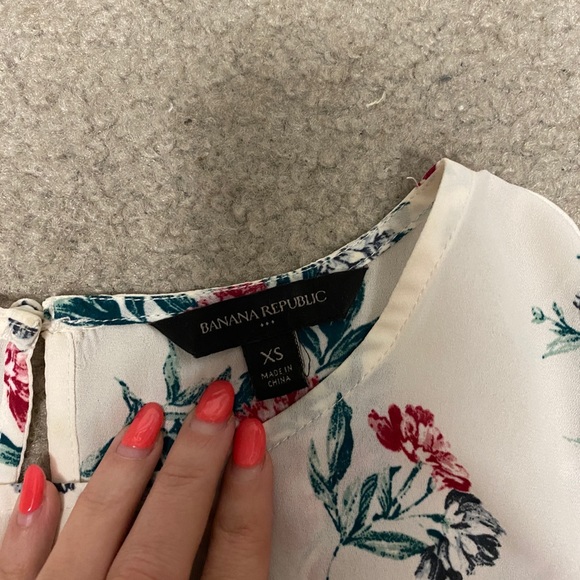 Banana Repulic Puff Sleeve blouse - Picture 3 of 3